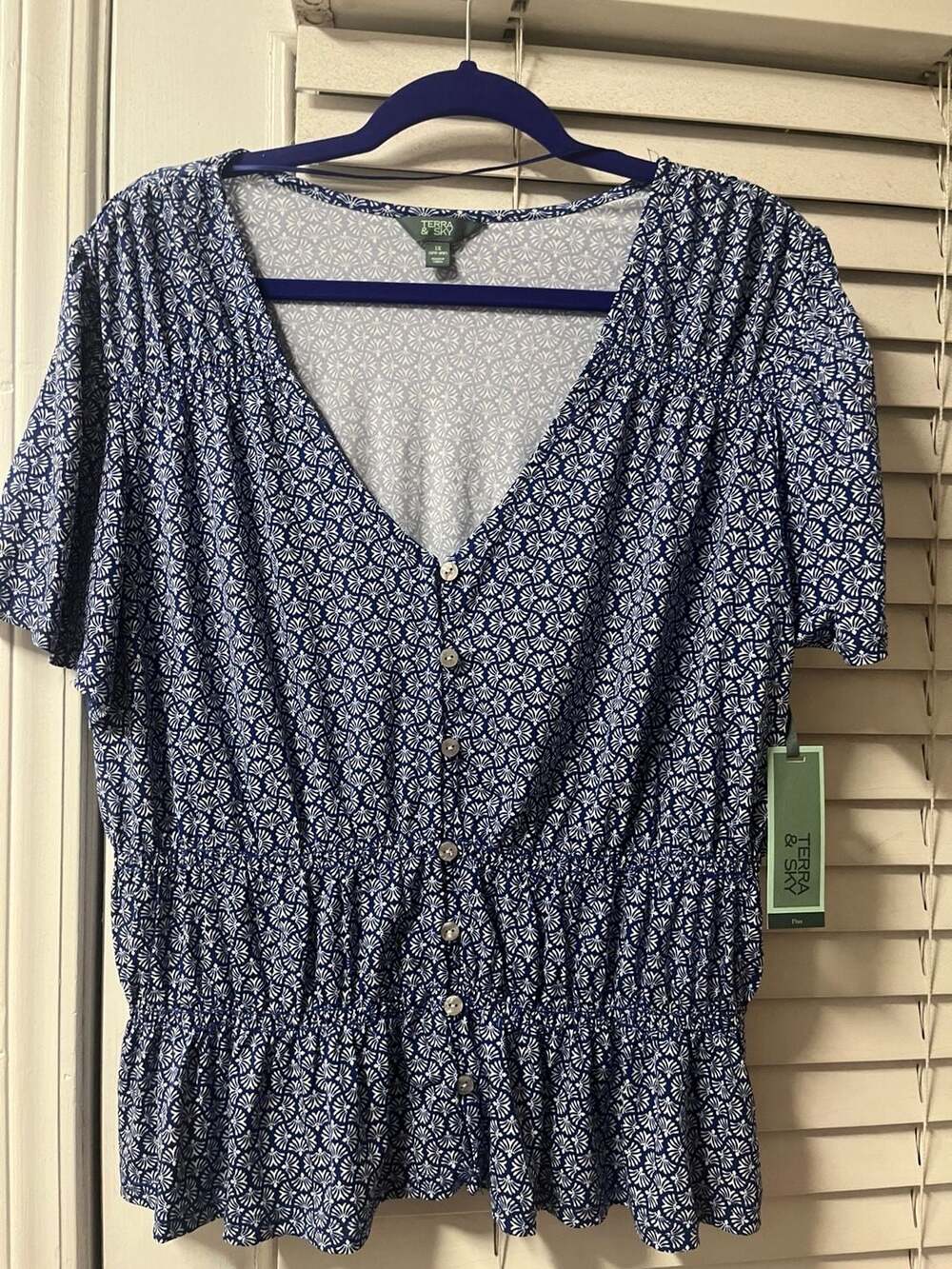 Terra & Sky Smocked V-Neck Top Size 1X Blue White Floral Print